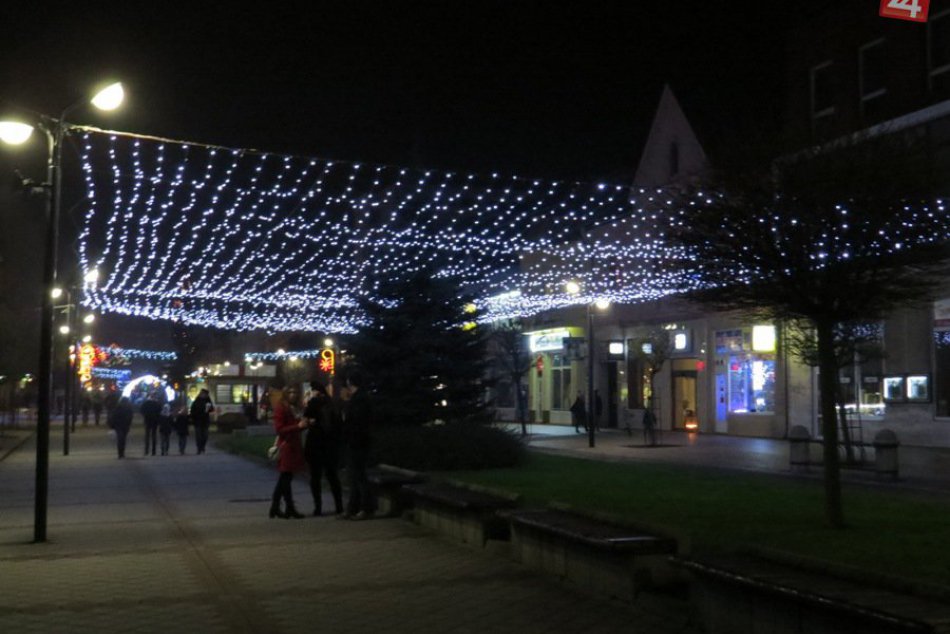 Ilustračný obrázok k článku Michalovce sa premenia na vianočné mestečko: Tešiť sa môžete na novú svetelnú bránu