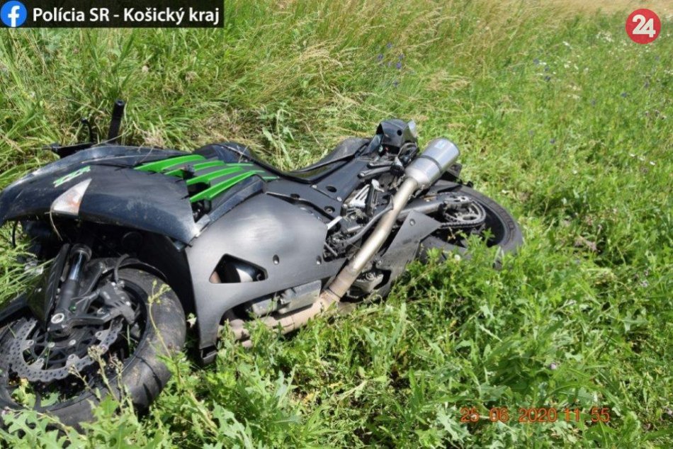 Ilustračný obrázok k článku Vážna dopravná nehoda: Vodič motorky aj jeho spolujazdkyňa utrpeli ťažké zranenia! FOTO