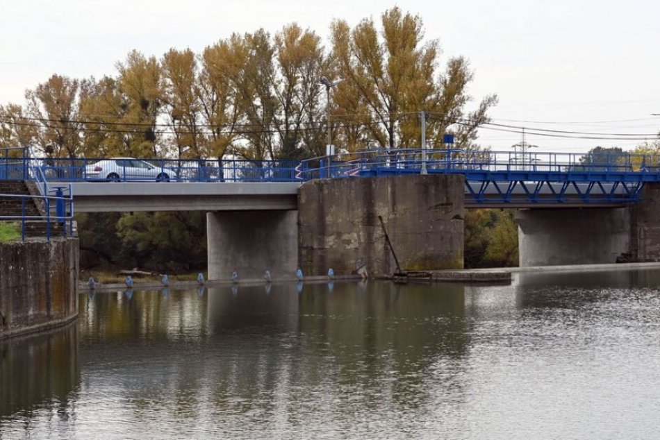 Ilustračný obrázok k článku Na moste nad riekou Laborec prebiehajú dokončovacie práce